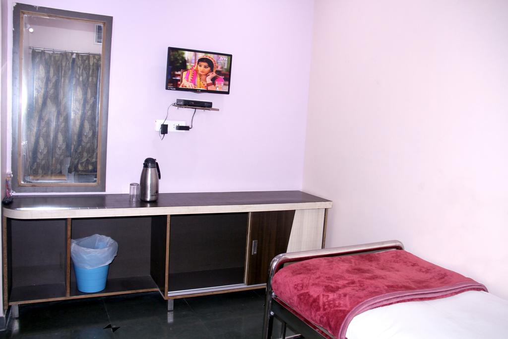 Hotel Gujrat-Delux Non AC